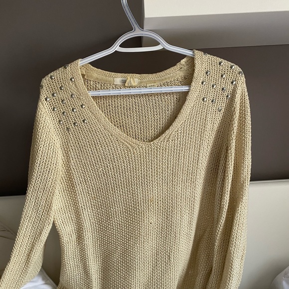 Knitted White Sweater - Picture 1 of 3